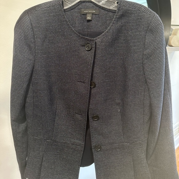 Navy Ann Taylor blazer with white striping, size 4! - Picture 2 of 3